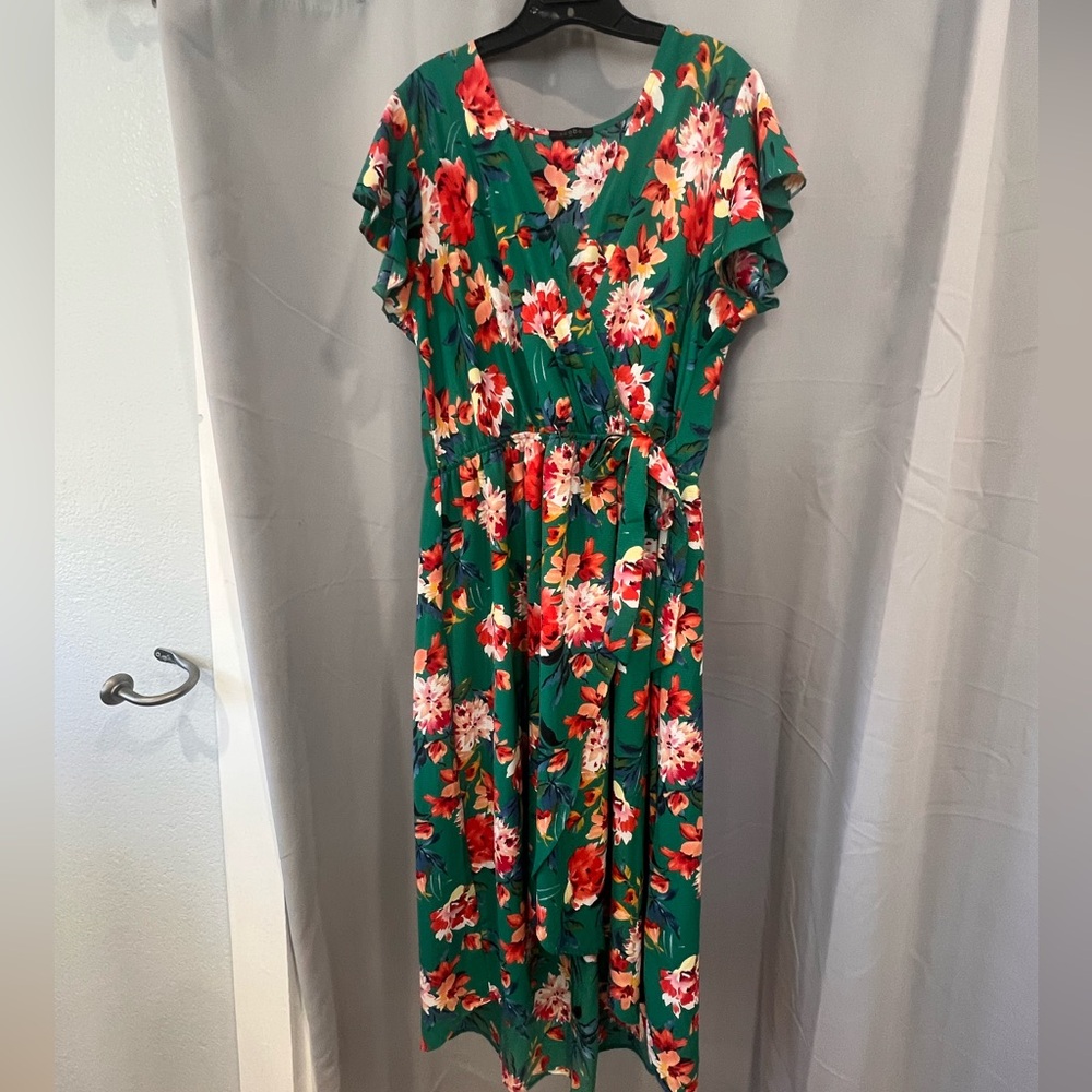 Floral Green Wrap Dress - Perfect for any occasion! - Size 2X